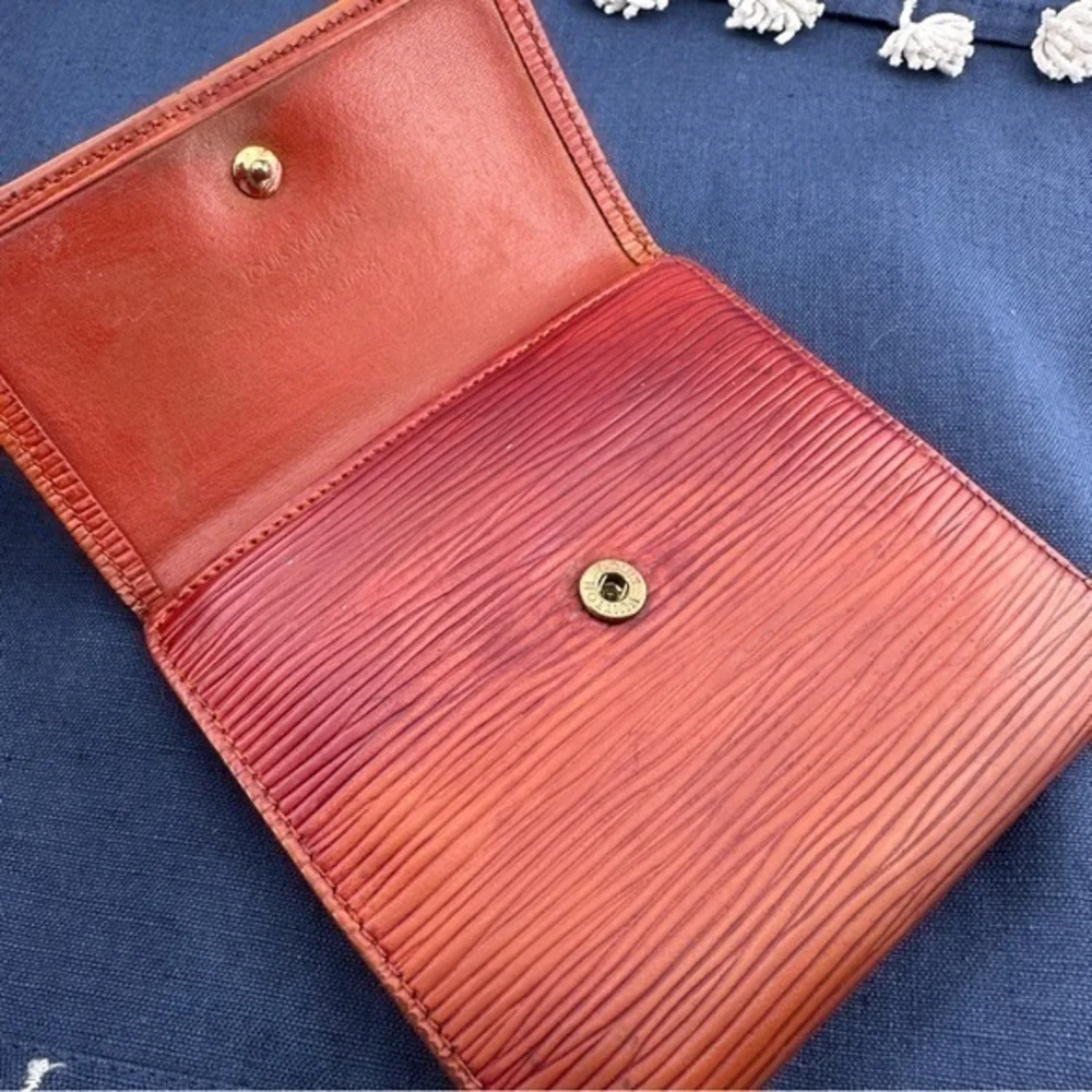 AUTHENTIC Louis Vuitton Malletier Epi Leather Elise Wallet. Deep brown.